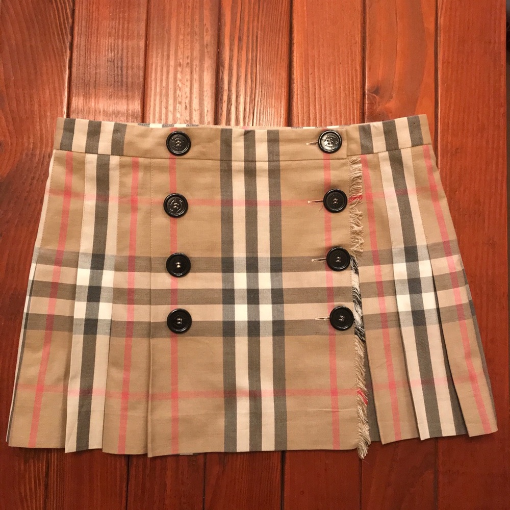 Burberry Tan Nova Check Pleated Skirt // Size 8